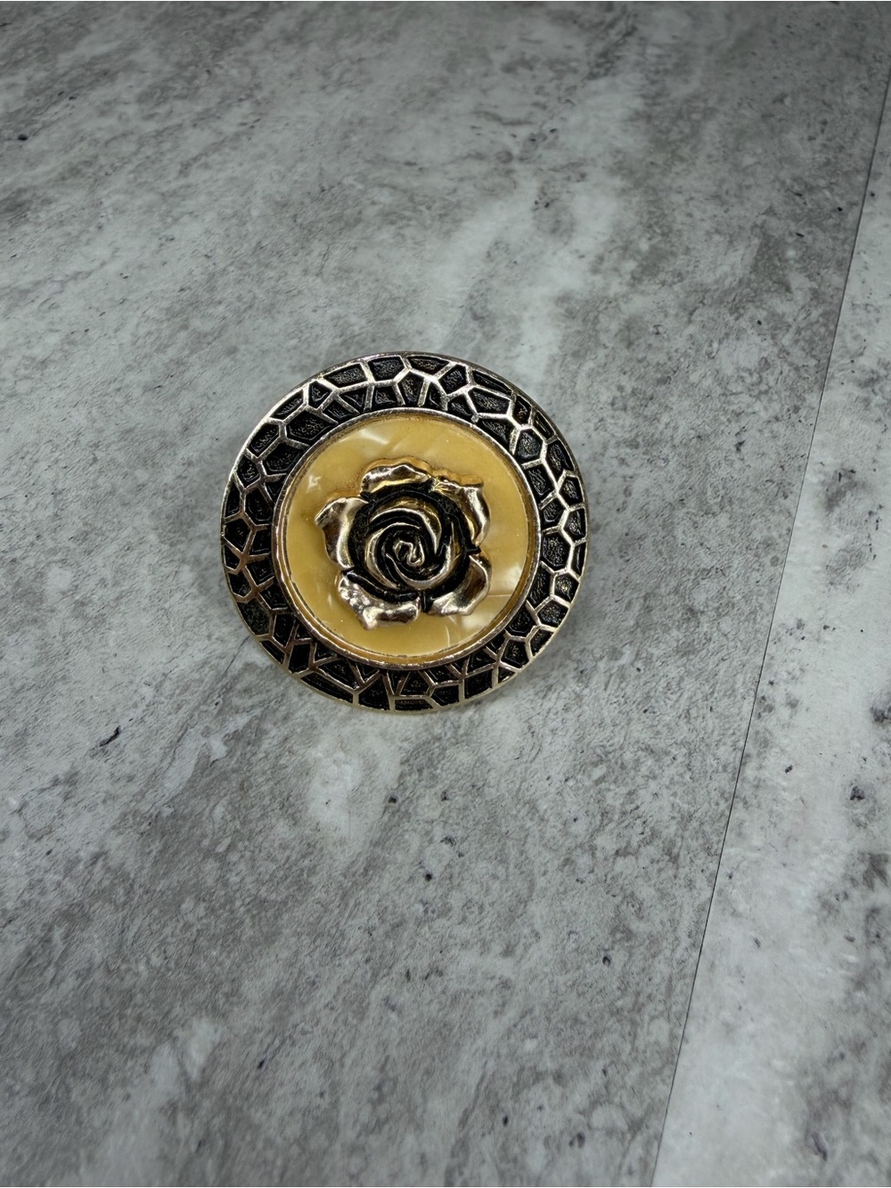 Vintage Mid Century Scarf Clip Floral Flower Camilla Rose Gold Black Enamel MCM - Picture 4 of 4